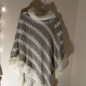 Sweater poncho, warm faux fur